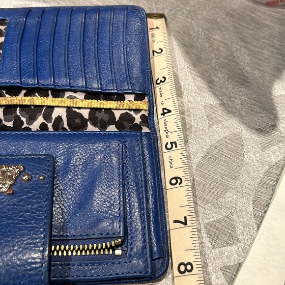 Juicy Couture Royal Blue Leather Studded Tab Clutch Wallet Crest Emblem 7.5x4” - Picture 10 of 10